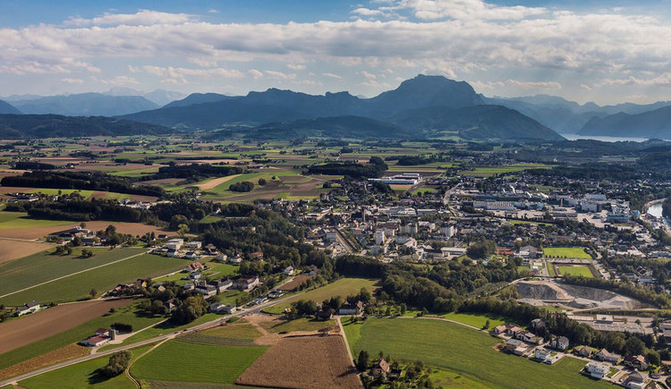 Die Aussicht von Kirchham auf Gmunden von einer Luftperspektive